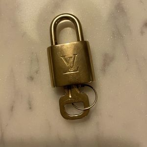 COPY - Louis Vuitton Lock & Key Number 305